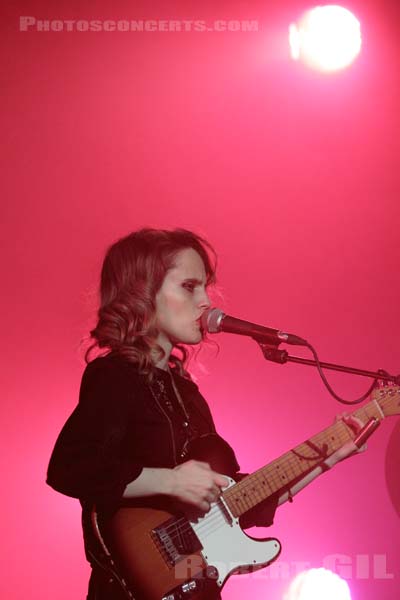 ANNA CALVI - 2014-02-15 - PARIS - Le Trianon - 